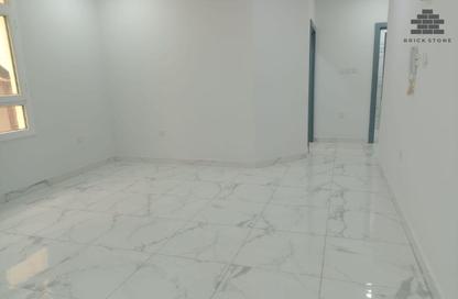 Apartment - 3 Bedrooms - 2 Bathrooms for rent in Umm Ghwailina Comm - Umm Ghuwalina - Umm Ghuwailina - Doha