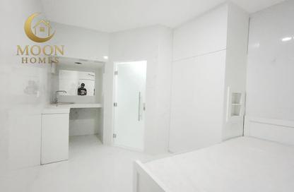 Apartment - Studio - 1 Bathroom for rent in Umm Ghuwailina 4 - Umm Ghuwailina - Doha