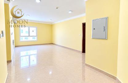 Apartment - 1 - 2 for rent in Umm Ghwailina Comm - Umm Ghuwalina - Umm Ghuwailina - Doha