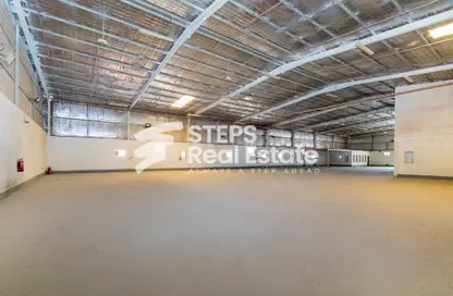 Warehouse - Studio - 5 Bathrooms for rent in Industrial Area 4 - Industrial Area - Industrial Area - Doha