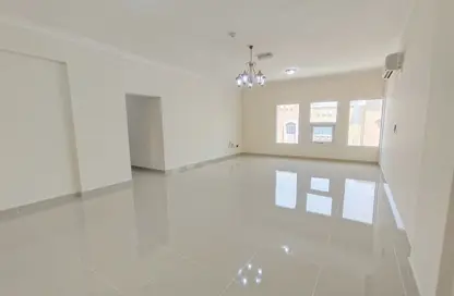 Apartment - 3 Bedrooms - 4 Bathrooms for rent in Anas Street - Fereej Bin Mahmoud North - Fereej Bin Mahmoud - Doha