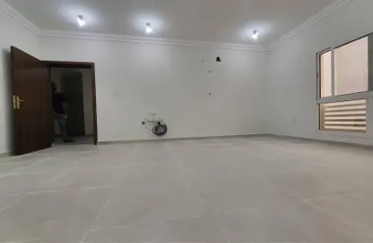 Apartment - 2 Bedrooms - 2 Bathrooms for rent in Izghawa - Izghawa - Doha