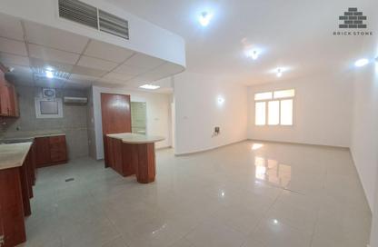 شقة - غرفة نوم - 1 حمام للايجار في شارع الجزيره - فريج بن محمود الشمالي - فريج بن محمود - الدوحة شقة - غرفة نوم - 1 حمام للايجار في شارع الجزيره - فريج بن محمود الشمالي - فريج بن محمود - الدوحة
