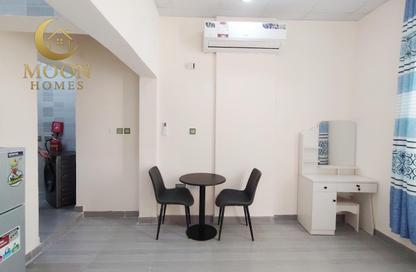 Apartment - Studio - 1 Bathroom for rent in Umm Ghuwailina 4 - Umm Ghuwailina - Doha