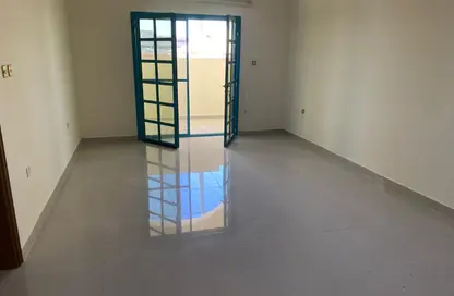 فيلا - 4 غرف نوم - 5 حمامات للايجار في الهلال - الهلال - الدوحة