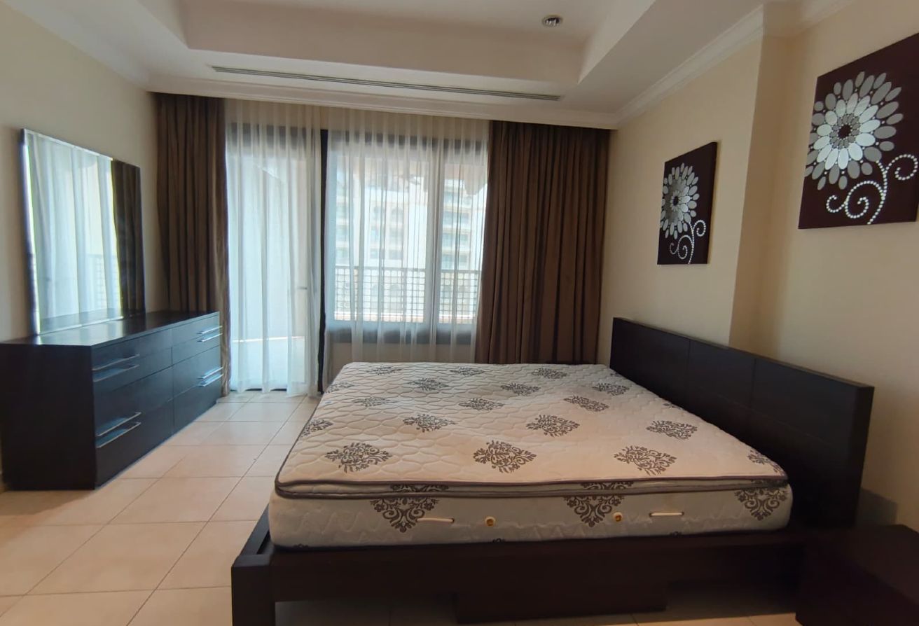 2 BR Apartment with Water View in The Pearl thumbnail 8