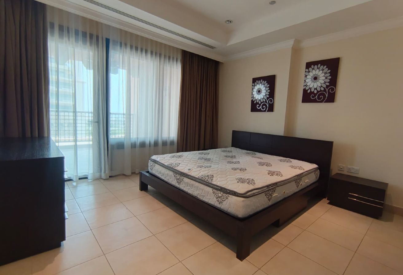 2 BR Apartment with Water View in The Pearl thumbnail 14