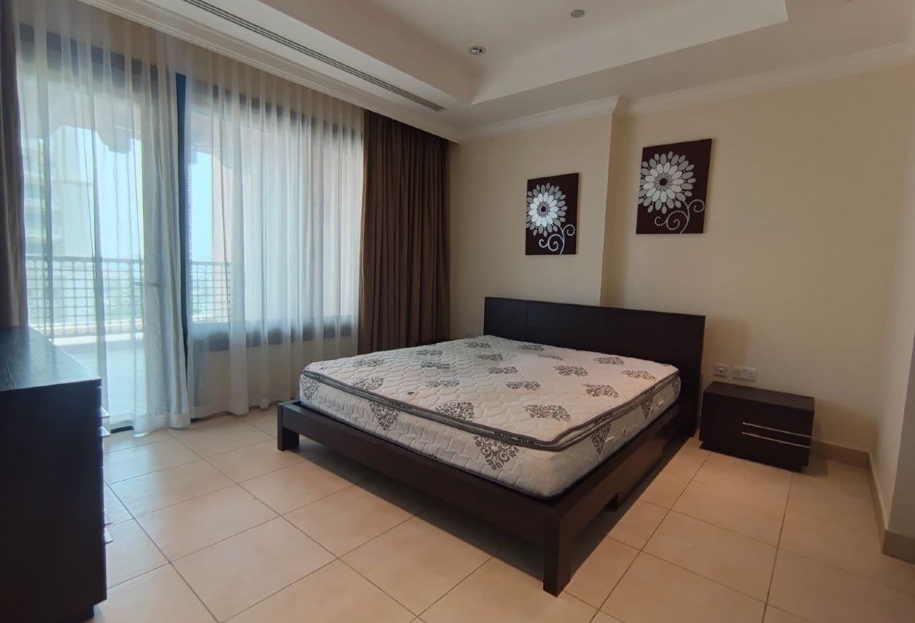 2 BR Apartment with Water View in The Pearl thumbnail 3