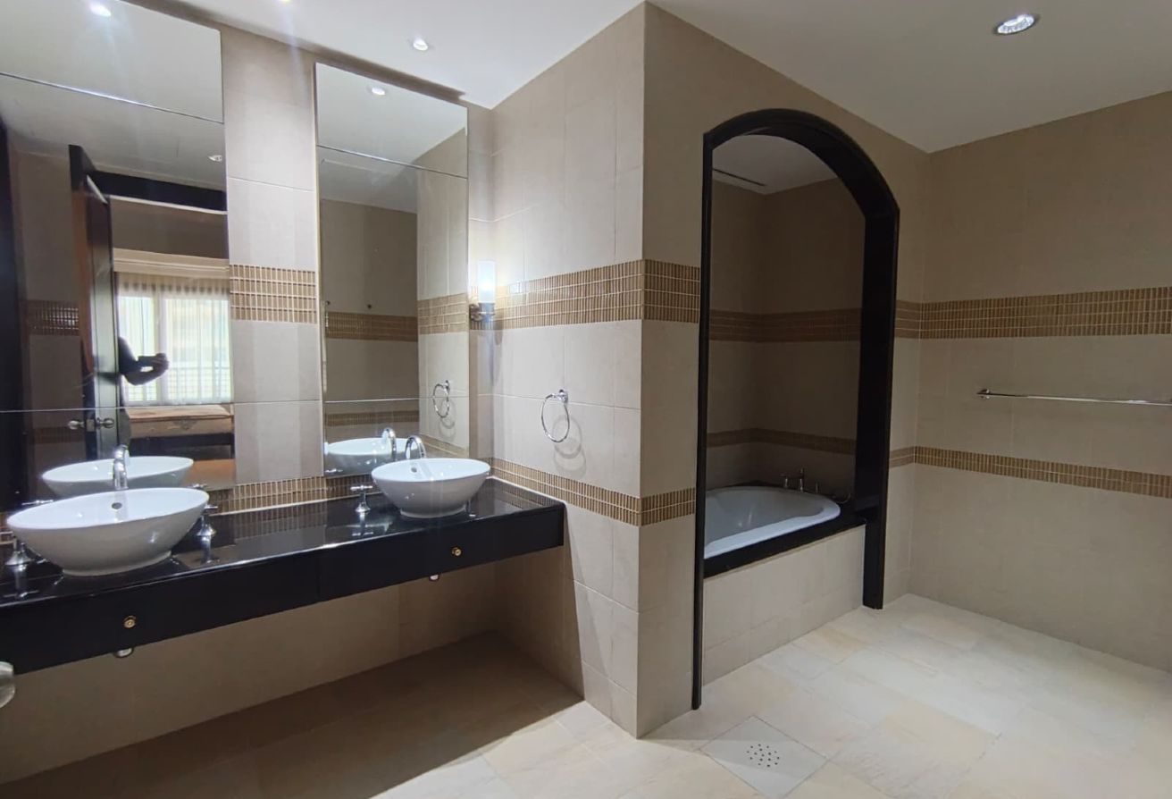 2 BR Apartment with Water View in The Pearl thumbnail 6