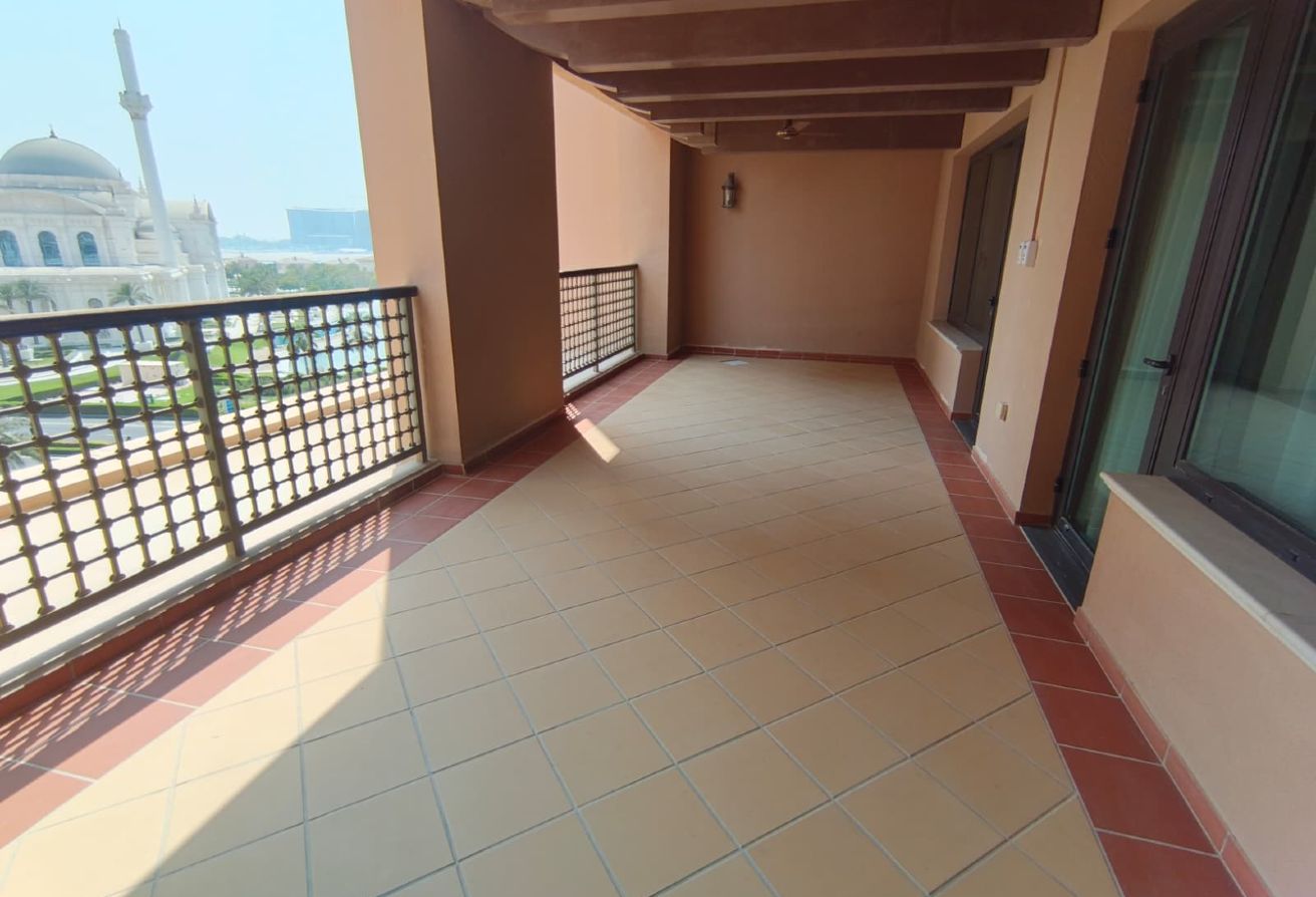2 BR Apartment with Water View in The Pearl thumbnail 12