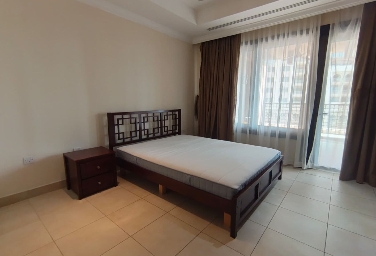 2 BR Apartment with Water View in The Pearl thumbnail 9