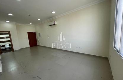 Apartment - 3 - 3 for rent in Omar Bin Abdul Aziz Street - Madinat Khalifa - Doha
