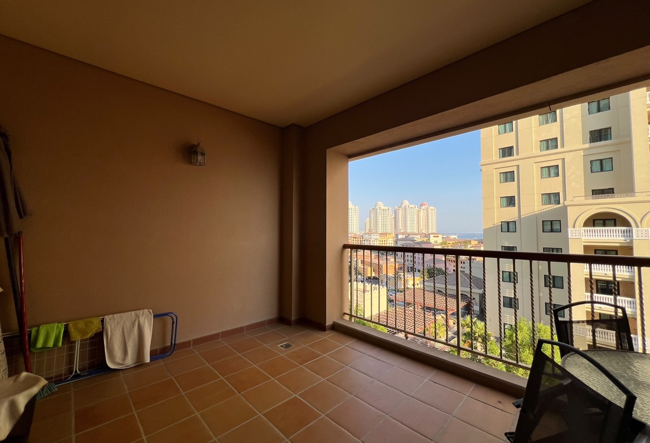 SPACIOUS STUDIO | HUGE BALCONY | FURNISHED thumbnail 4