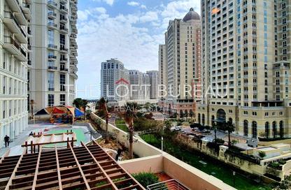 Apartment - 2 Bedrooms - 3 Bathrooms for rent in Floresta Gardens - Floresta Gardens - The Pearl Island - Doha