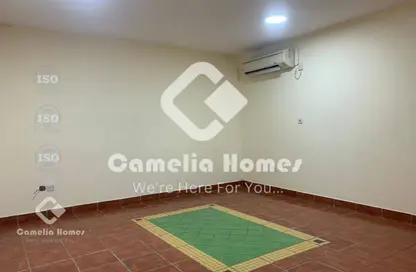 شقة - 2 غرف نوم - 2 حمامات للايجار في شارع المطار القديم - طريق المطار القديم - الدوحة