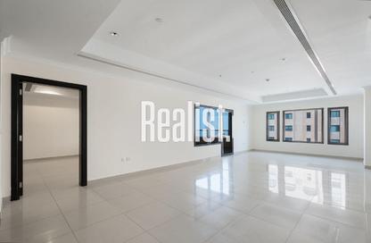 Apartment - 1 Bedroom - 2 Bathrooms for rent in West Porto Drive - Porto Arabia - The Pearl Island - Doha