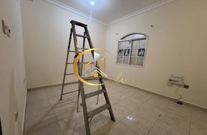 Apartment - 4 Bedrooms - 2 Bathrooms for rent in Al Sadd - Al Sadd - Doha Apartment - 4 Bedrooms - 2 Bathrooms for rent in Al Sadd - Al Sadd - Doha