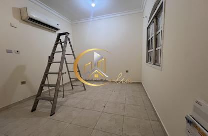 Apartment - 4 Bedrooms - 2 Bathrooms for rent in Al Sadd - Al Sadd - Doha Apartment - 4 Bedrooms - 2 Bathrooms for rent in Al Sadd - Al Sadd - Doha