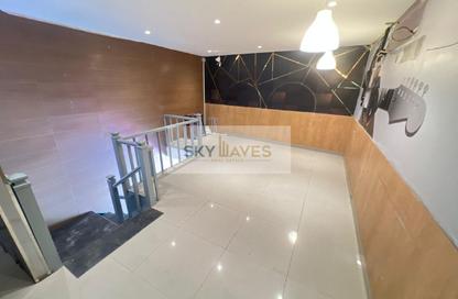 Retail - Studio - 1 Bathroom for rent in Al Aziziyah - Doha