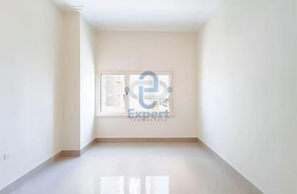 Apartment - 2 Bedrooms - 3 Bathrooms for rent in Lusail Marina Heights - Marina District - Lusail