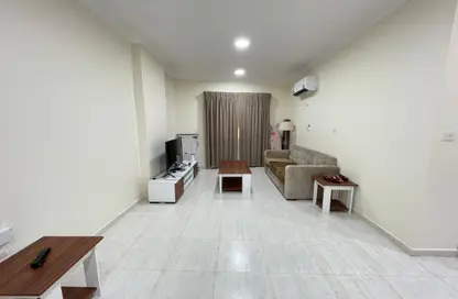 شقة - غرفة نوم - 1 حمام للايجار في ام غوالينا تجارية - ام غويلينا - أم غويلينا - الدوحة