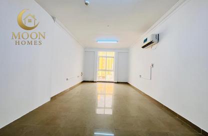 Apartment - 1 Bedroom - 1 Bathroom for rent in Umm Ghwailina Comm - Umm Ghuwalina - Umm Ghuwailina - Doha