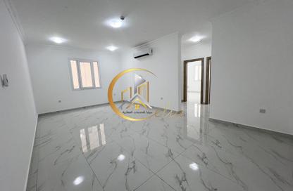 Apartment - 2 Bedrooms - 2 Bathrooms for rent in Bin Omran 35 - Fereej Bin Omran - Doha