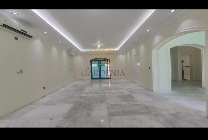 979589 - Property Image 2