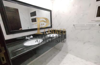 Apartment - 2 Bedrooms - 3 Bathrooms for rent in Al Sadd - Doha