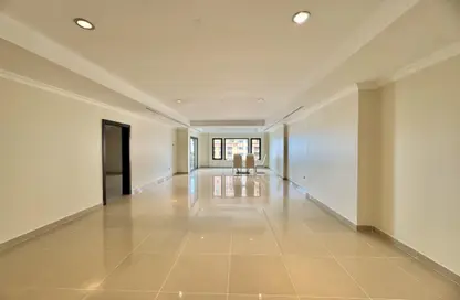 Apartment - 1 Bedroom - 2 Bathrooms for rent in La Croisette - Porto Arabia - The Pearl Island - Doha