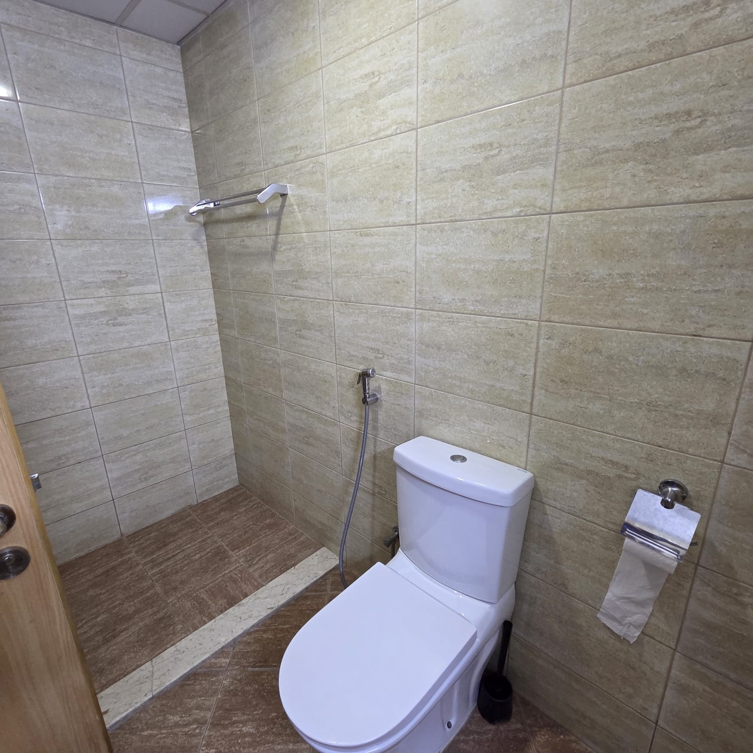 COZY 2BEDROOM FULLY FURNISHED WITH BALCONY thumbnail 5