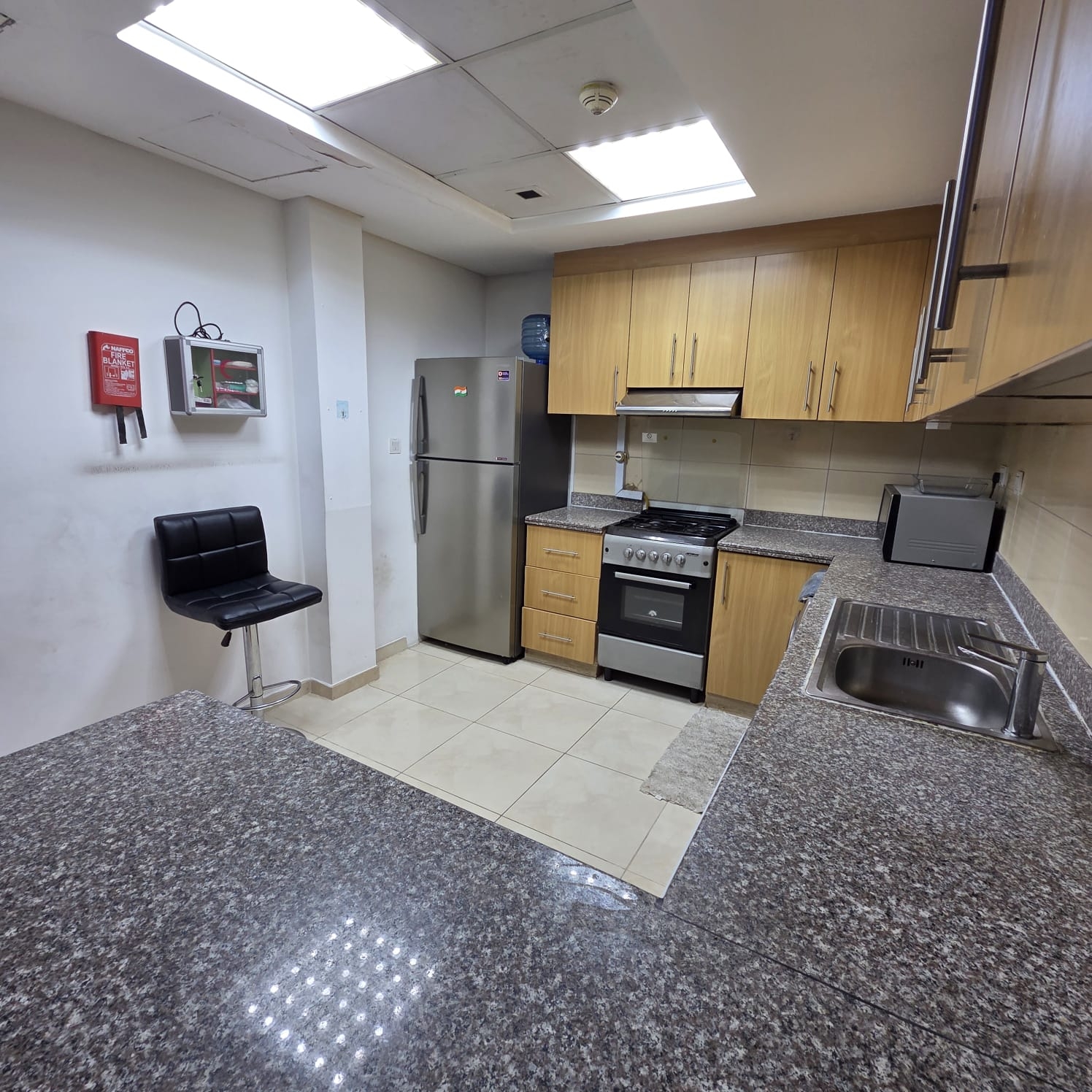 COZY 2BEDROOM FULLY FURNISHED WITH BALCONY thumbnail 11