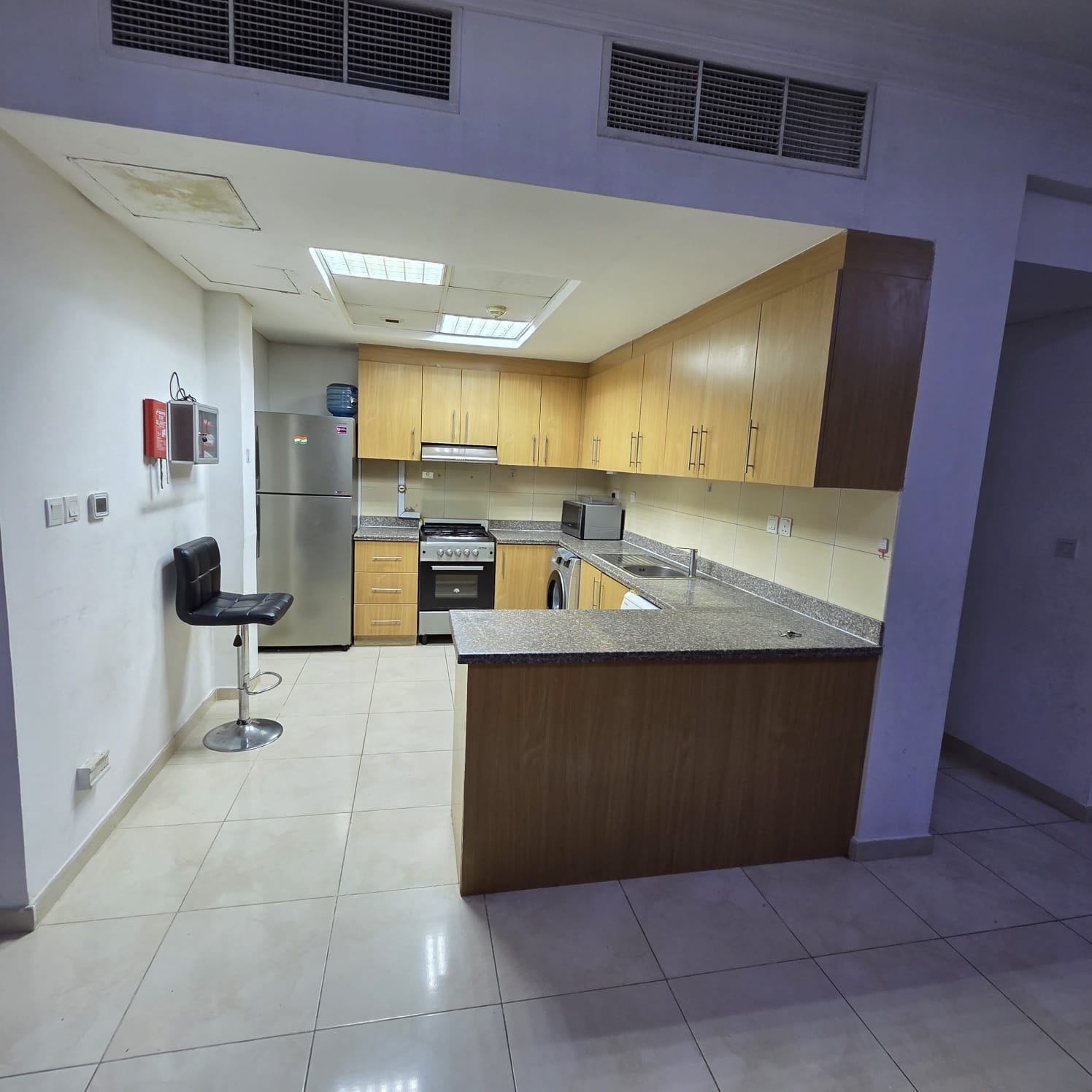 COZY 2BEDROOM FULLY FURNISHED WITH BALCONY thumbnail 9