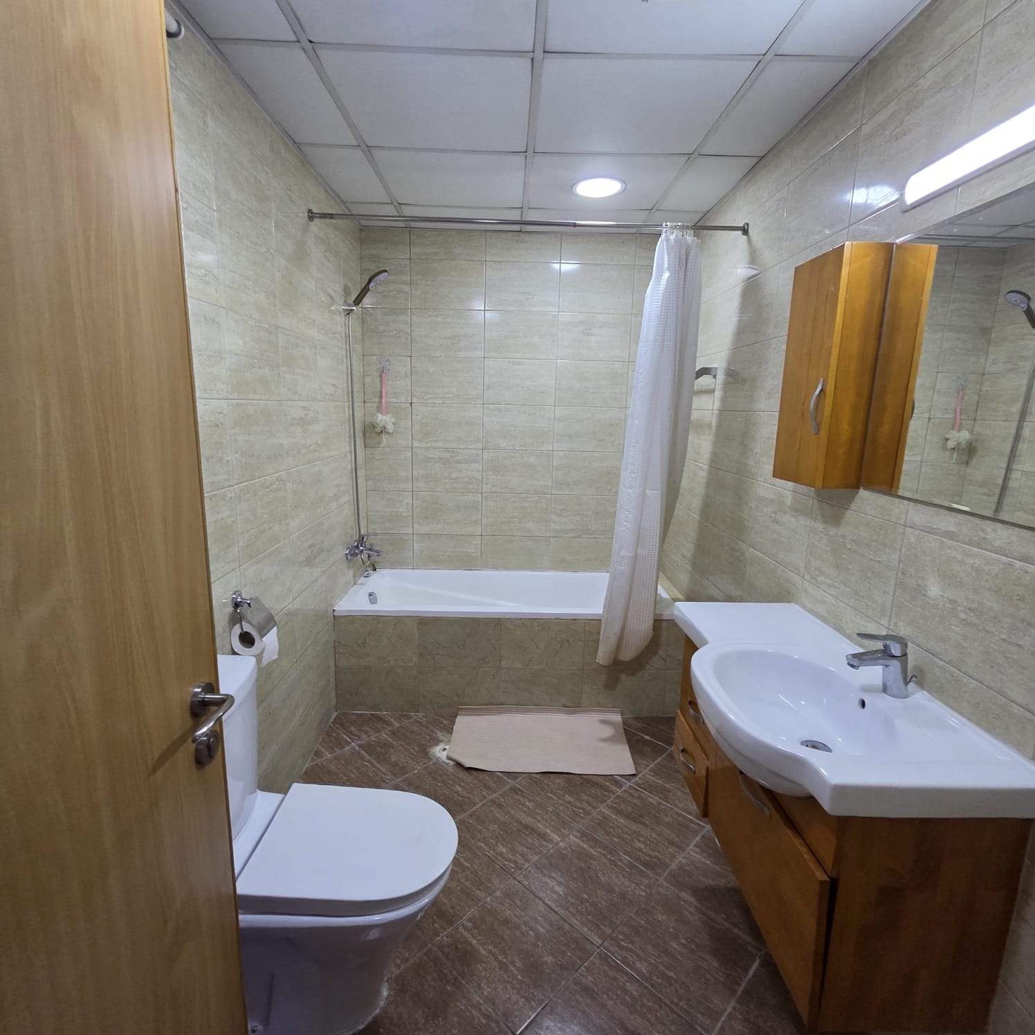 COZY 2BEDROOM FULLY FURNISHED WITH BALCONY thumbnail 8