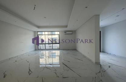 مجمع سكني - 4 غرف نوم - 5 حمامات للايجار في شارع عمار بن ياسر - العزيزية - الدوحة