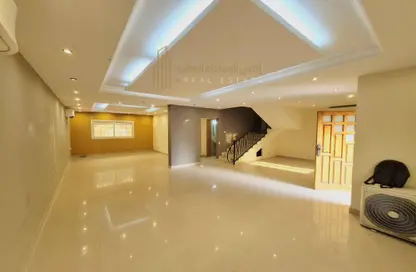 فيلا - 3 غرف نوم - 4 حمامات للايجار في شارع الوعب - الوعب - الدوحة