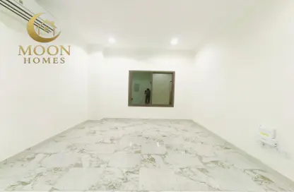 Apartment - 2 Bedrooms - 2 Bathrooms for rent in Umm Ghwailina Comm - Umm Ghuwalina - Umm Ghuwailina - Doha