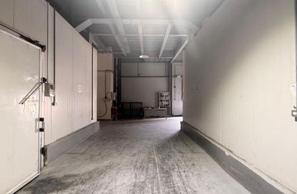 Warehouse - Studio - 7+ Bathrooms for rent in Birkat Al Awamer - Al Wakra