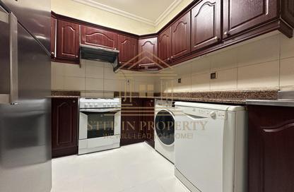 Apartment - 2 Bedrooms - 2 Bathrooms for rent in Al Sadd Tourist Apartments - Al Sadd - Doha
