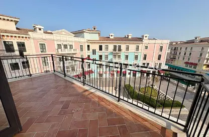 Apartment - 1 Bedroom - 2 Bathrooms for rent in Carnaval - Qanat Quartier - The Pearl Island - Doha