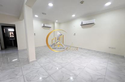 مجمع سكني - 5 غرف نوم - 5 حمامات للايجار في شارع الهناء - الغرافة - الدوحة