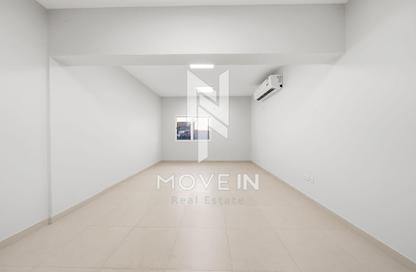Apartment - 2 Bedrooms - 2 Bathrooms for rent in La Martine Building - Old Salata - Salata - Doha