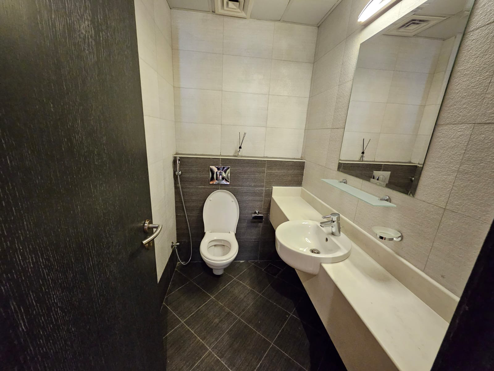 ELEGANT 2BHK FF SEE VEIW UPGRADED APARTMENT thumbnail 19