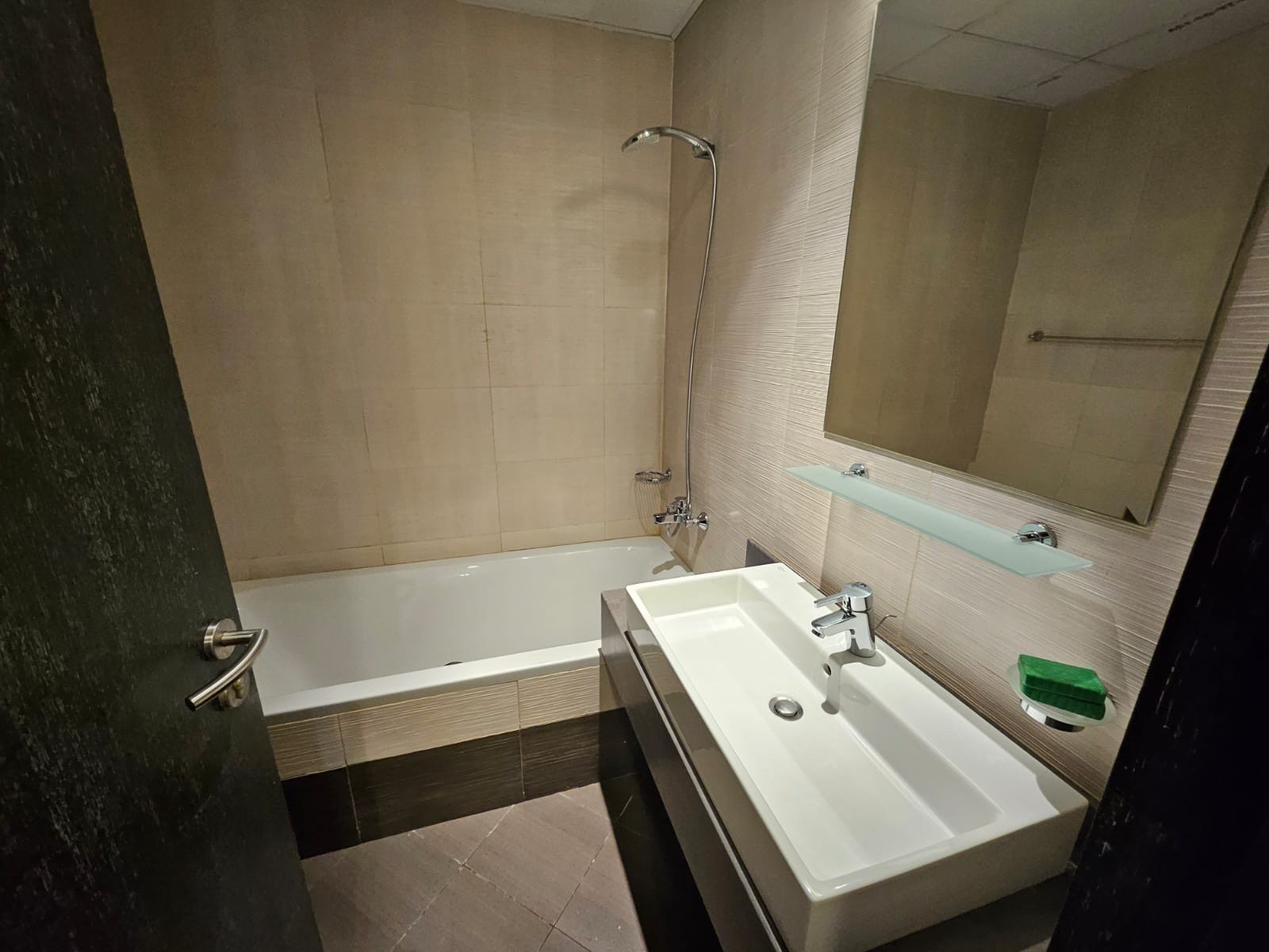 ELEGANT 2BHK FF SEE VEIW UPGRADED APARTMENT thumbnail 6