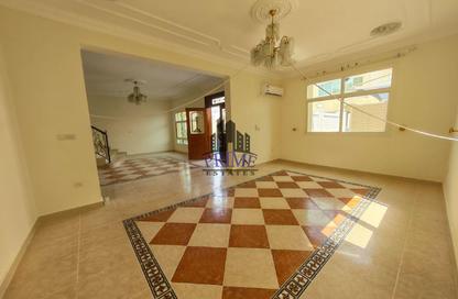 Villa - 5 Bedrooms - 4 Bathrooms for rent in Bu Hamour Street - Abu Hamour - Doha