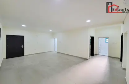 شقة - 2 غرف نوم - 2 حمامات للايجار في شارع المطار القديم - طريق المطار القديم - الدوحة