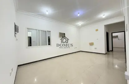 شقة - 2 غرف نوم - 2 حمامات للايجار في شارع تدمر - طريق المطار القديم - الدوحة