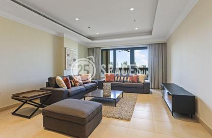 Apartment - 2 Bedrooms - 3 Bathrooms for rent in Tower 31 - Porto Arabia - The Pearl Island - Doha