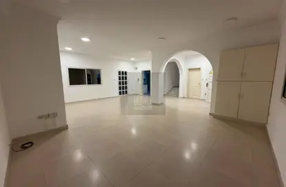 Compound - 3 Bedrooms - 4 Bathrooms for rent in Mamoura 18 - Al Maamoura - Doha