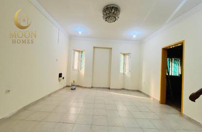 Apartment - 2 Bedrooms - 2 Bathrooms for rent in Umm Ghwailina Comm - Umm Ghuwalina - Umm Ghuwailina - Doha